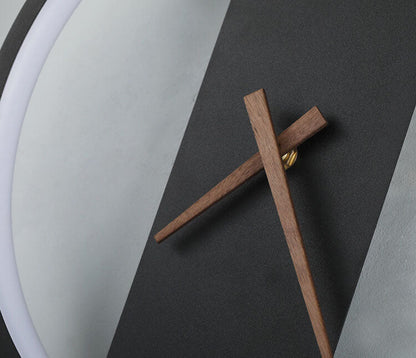 Skorter | Modern, minimalist, clock-shaped LED wall lamp with 1 light