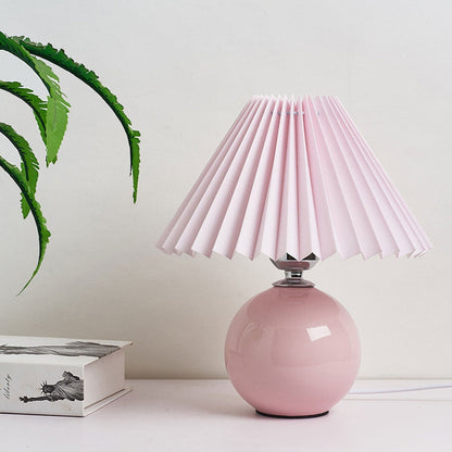Skorter | Nordic minimalist 1-light table lamp made of ceramic with pleats