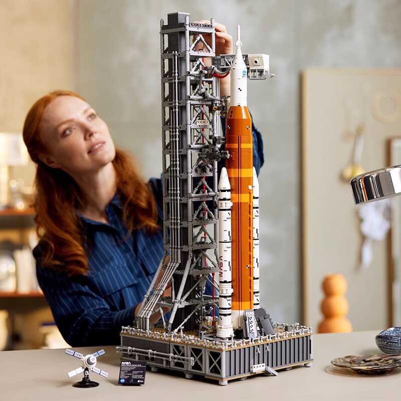 Skorter | Build, Explore & Display – The Ultimate NASA Artemis Space Launch System Model Kit