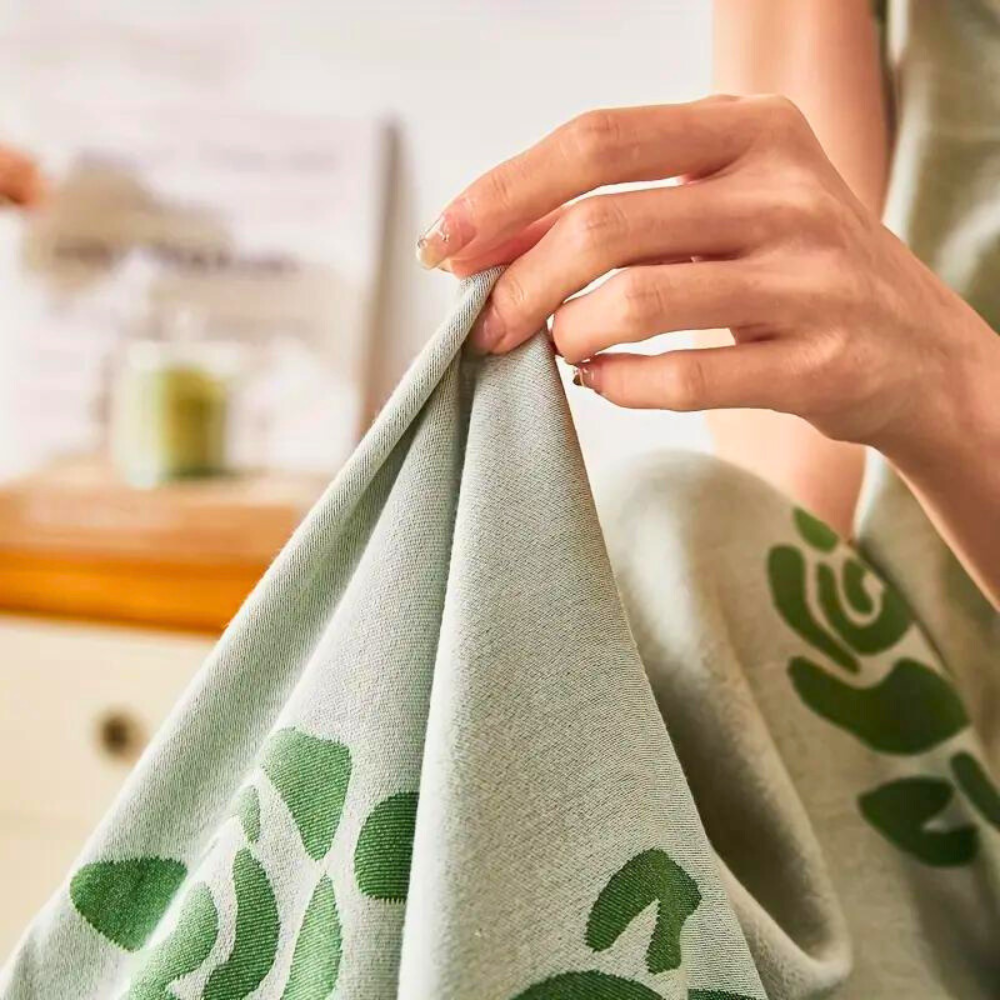 Skorter | Bamboo Fiber Rose Cooling Blanket