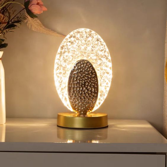 Skorter | Modern & Luxury Peacock Table Lamp - CrystalGlow