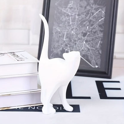Skorter | Modern Resin Cat Figurine – Nordic Style Decor