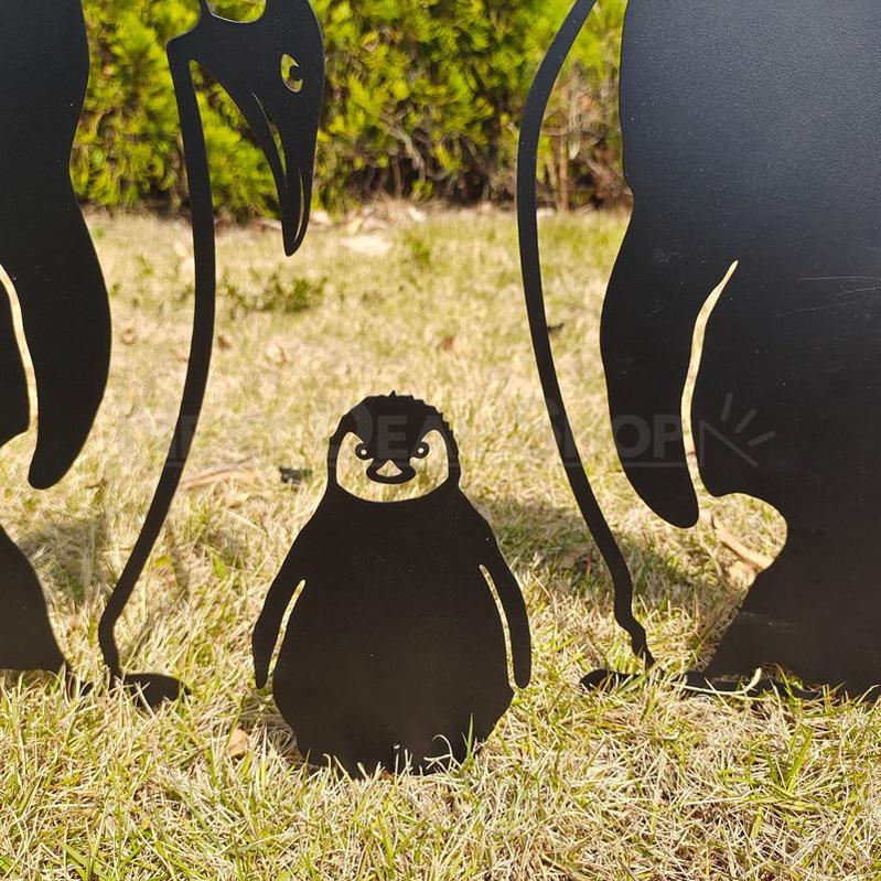 Skorter | 3 pcs - Metal Penguin Family Garden Stake