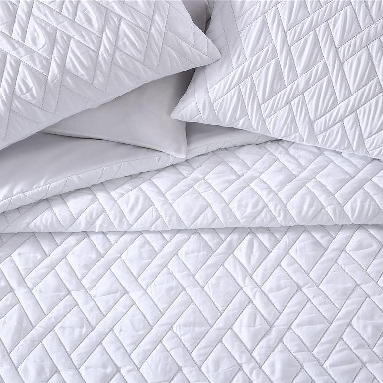 Skorter | 3-Piece: Embossed Quilted Larch Bedspread Set