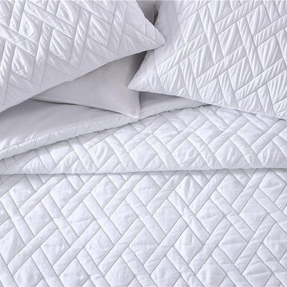 Skorter | 3-Piece: Embossed Quilted Larch Bedspread Set