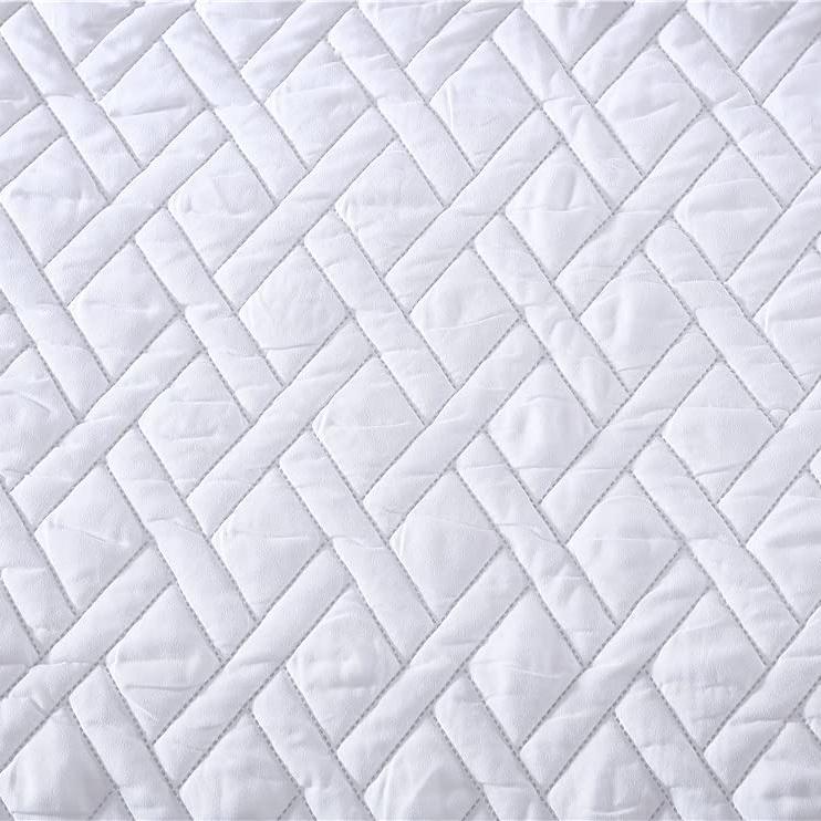 Skorter | 3-Piece: Embossed Quilted Larch Bedspread Set