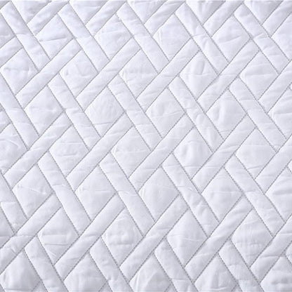 Skorter | 3-Piece: Embossed Quilted Larch Bedspread Set