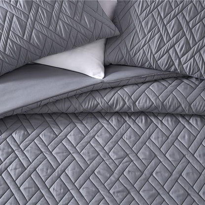 Skorter | 3-Piece: Embossed Quilted Larch Bedspread Set