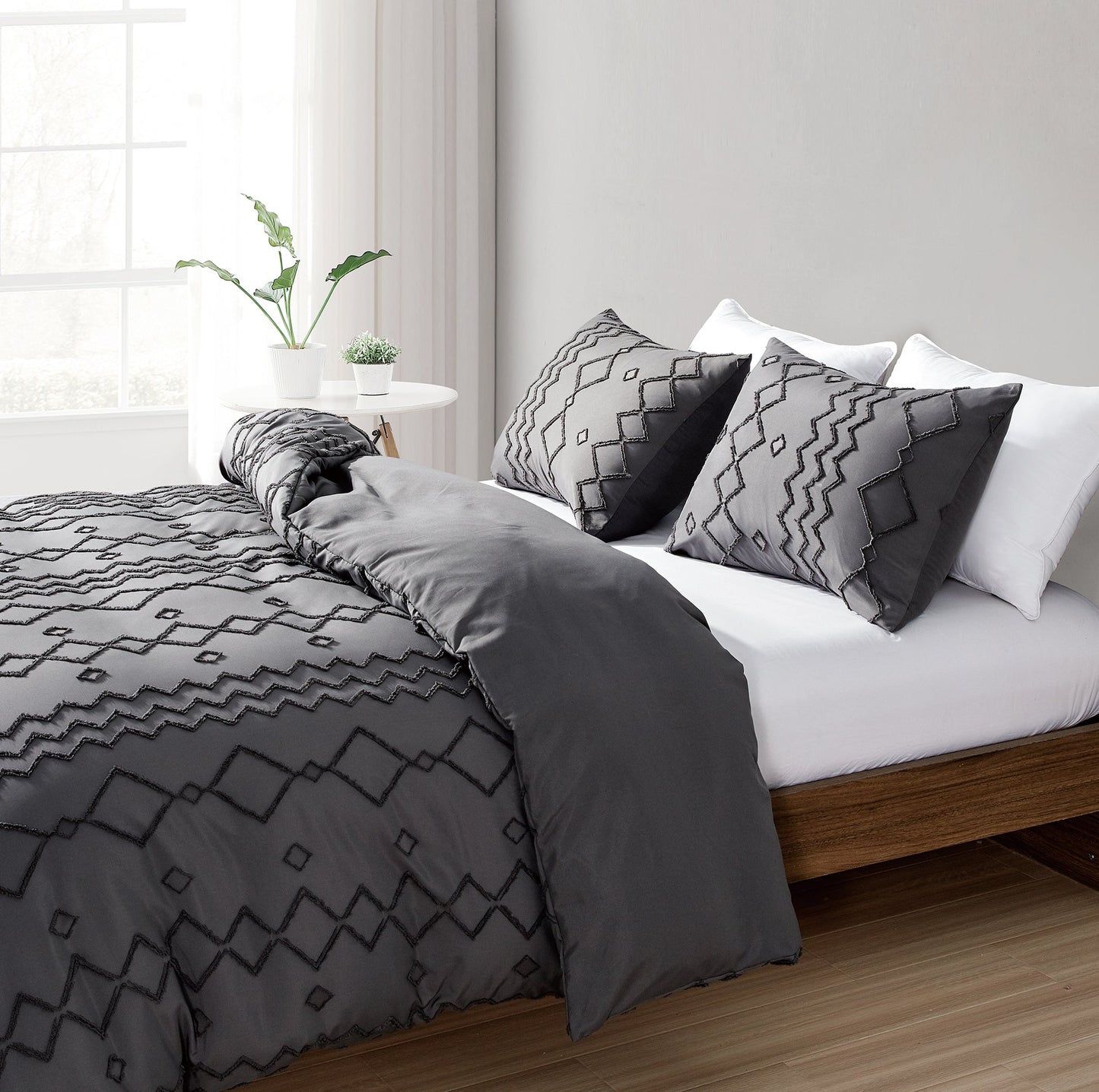 Skorter | 3-piece set: Bibb Home tufted cut duvet bedding