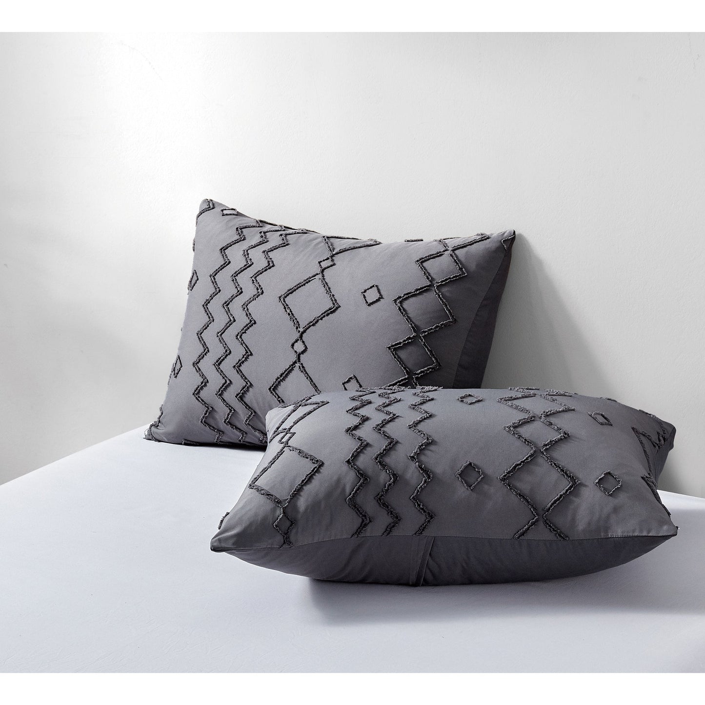 Skorter | 3-piece set: Bibb Home tufted cut duvet bedding