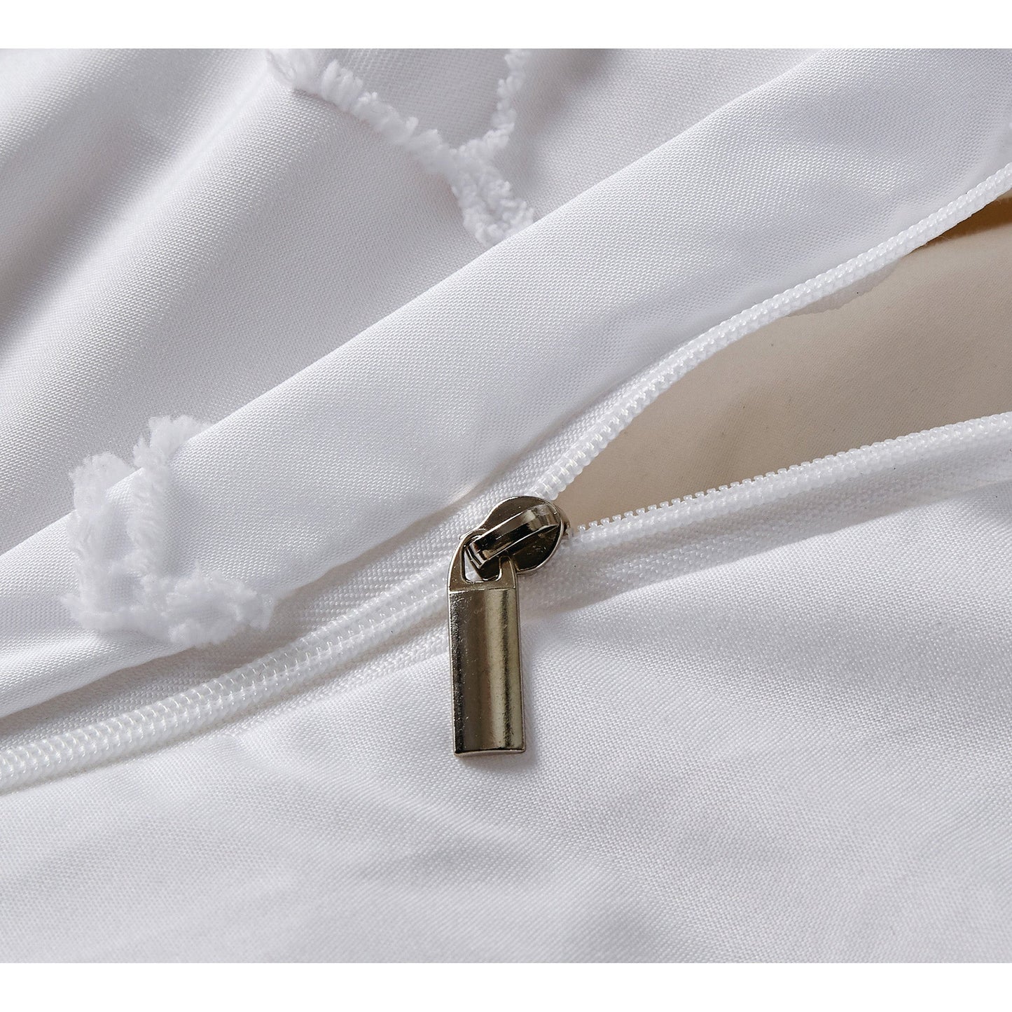 Skorter | 3-piece set: Bibb Home tufted cut duvet bedding