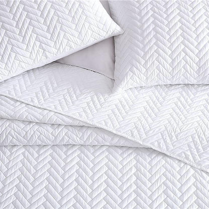 Skorter | 3-Piece: The Nesting Company Birch Bedding Collection Embossed Quilt Tableware Set
