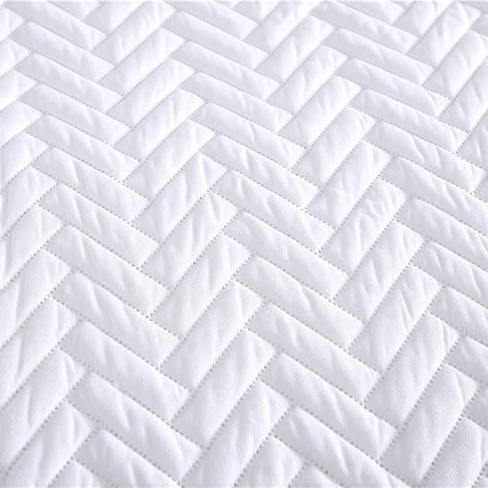 Skorter | 3-Piece: The Nesting Company Birch Bedding Collection Embossed Quilt Tableware Set