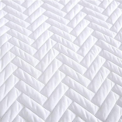 Skorter | 3-Piece: The Nesting Company Birch Bedding Collection Embossed Quilt Tableware Set