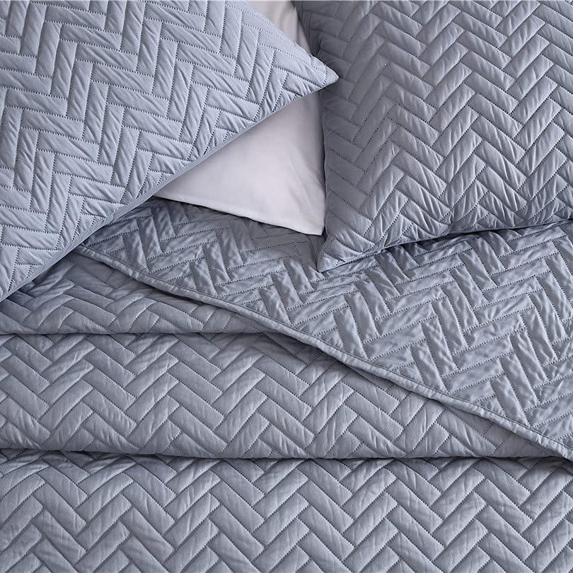 Skorter | 3-Piece: The Nesting Company Birch Bedding Collection Embossed Quilt Tableware Set