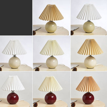 Skorter | Nordic minimalist 1-light table lamp made of ceramic with pleats