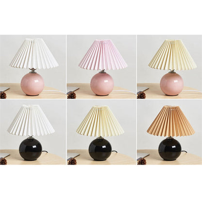 Skorter | Nordic minimalist 1-light table lamp made of ceramic with pleats