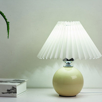 Skorter | Nordic minimalist 1-light table lamp made of ceramic with pleats