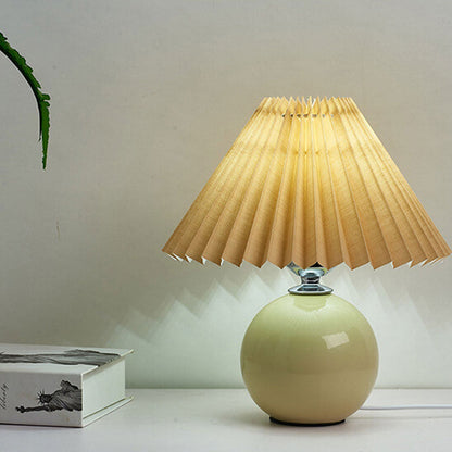 Skorter | Nordic minimalist 1-light table lamp made of ceramic with pleats