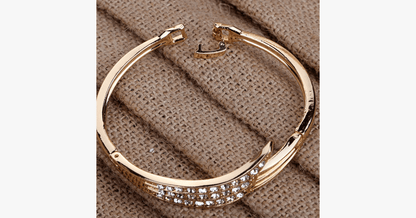 Skorter | Angel Wing Bracelet - Perfect for special occasions