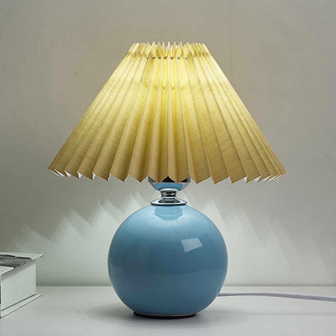 Skorter | Nordic minimalist 1-light table lamp made of ceramic with pleats