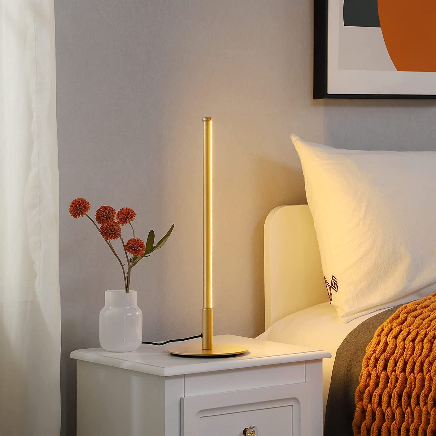 Skorter | Golden Table Lamp with Minimalist Design