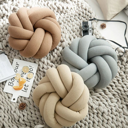 Skorter | Puffy Pretzel Cushion