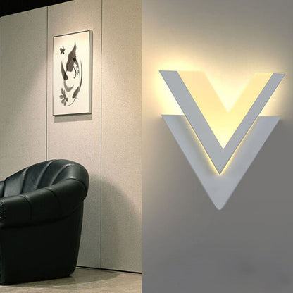 Skorter | Minimalist V-shaped LED wall lamp