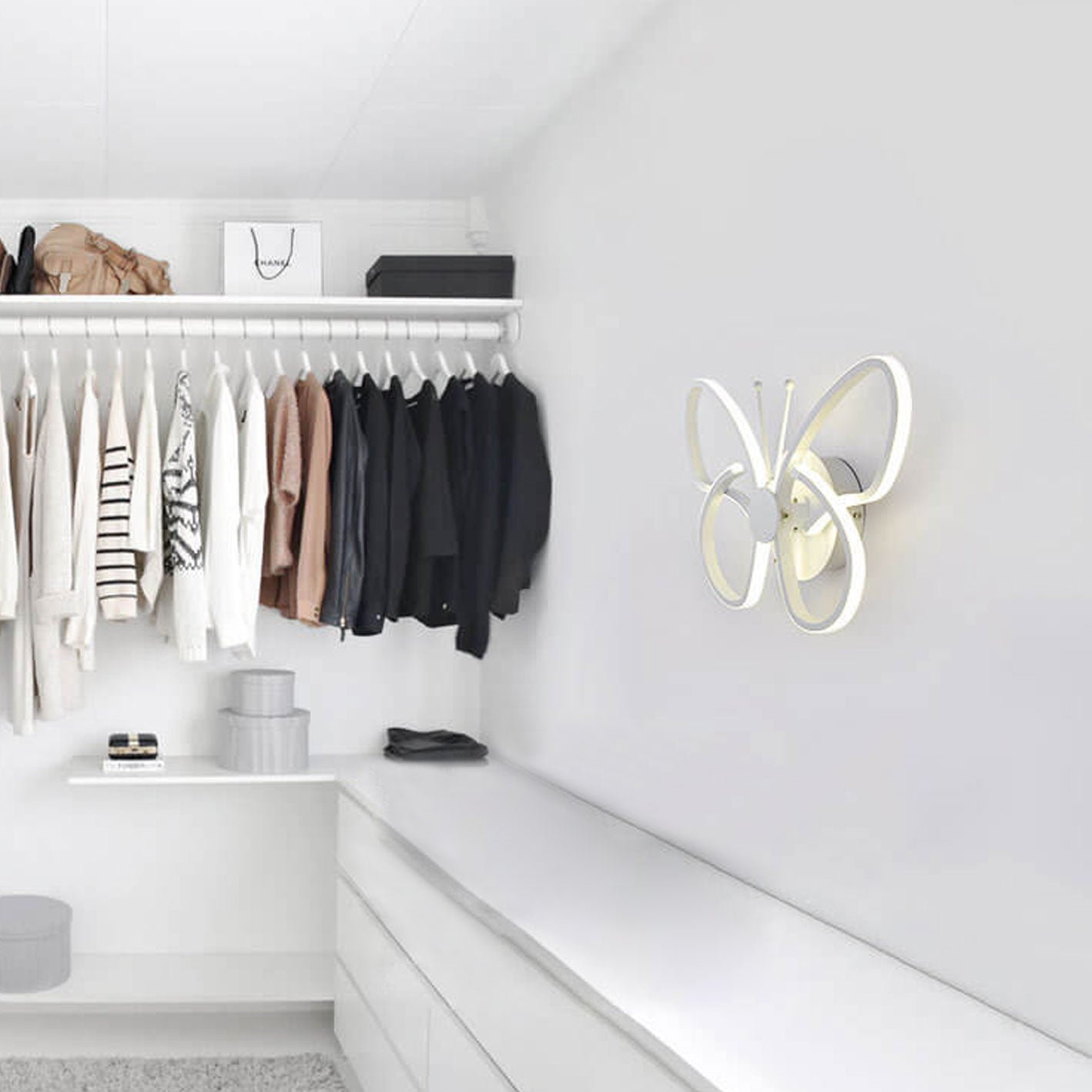 Skorter | Modern minimalist LED wall lamp in butterfly shape
