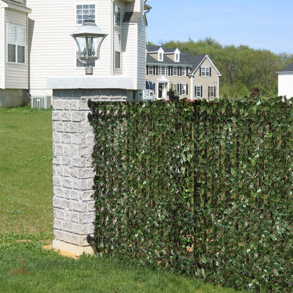 Skorter | Faux-privacy fence