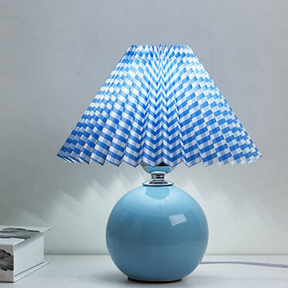 Skorter | Nordic minimalist 1-light table lamp made of ceramic with pleats