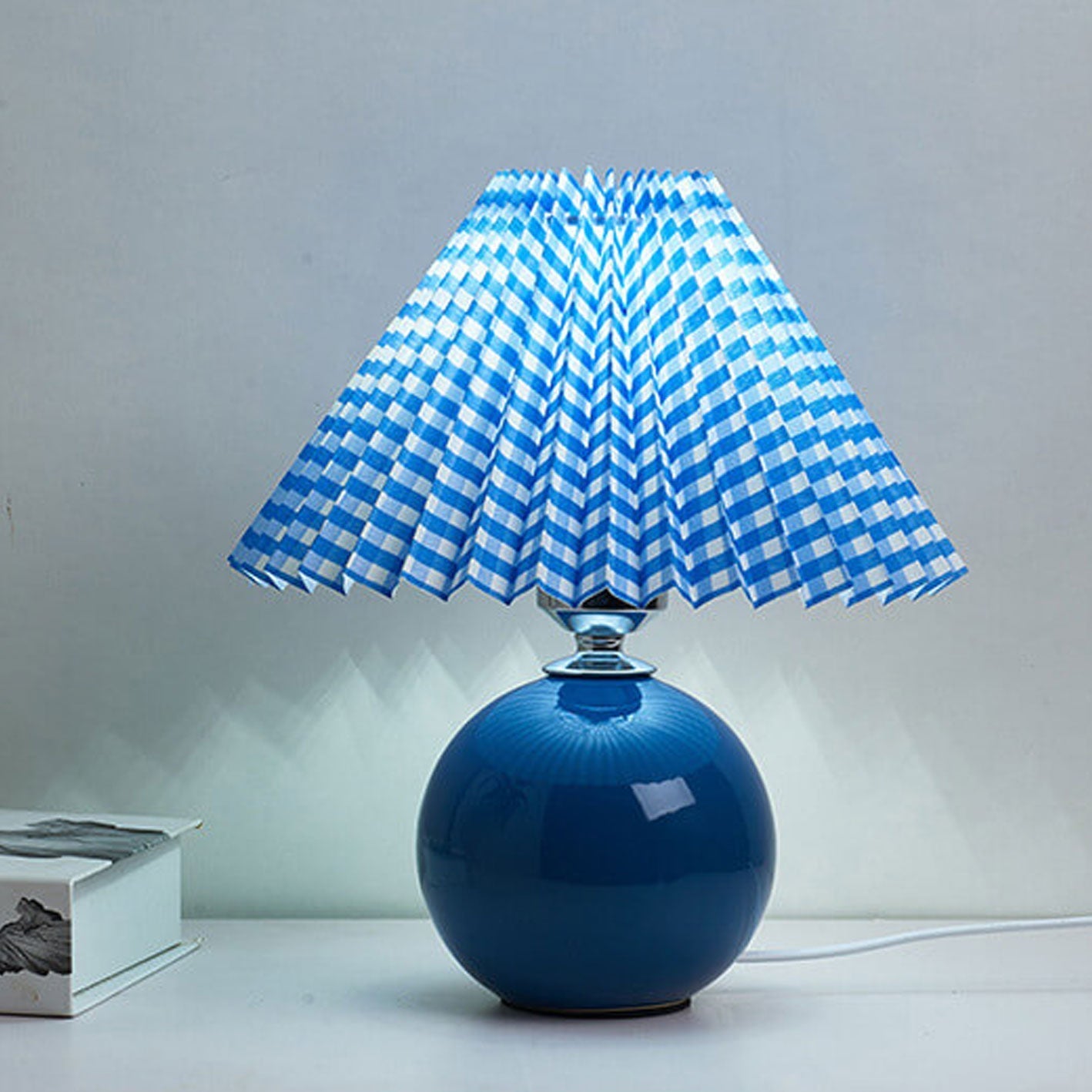 Skorter | Nordic minimalist 1-light table lamp made of ceramic with pleats