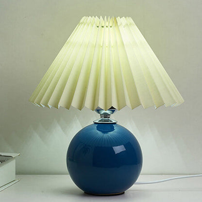 Skorter | Nordic minimalist 1-light table lamp made of ceramic with pleats
