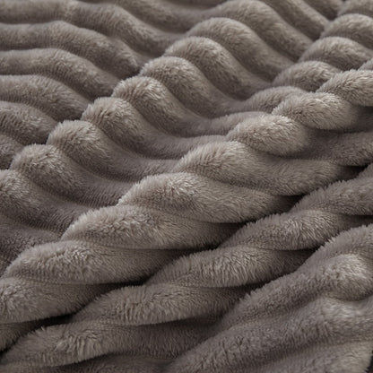 Skorter | Thick Striped Plush Rug - Soft and Skin-Friendly Sofa Blanket, Multifunctional Nap Rug