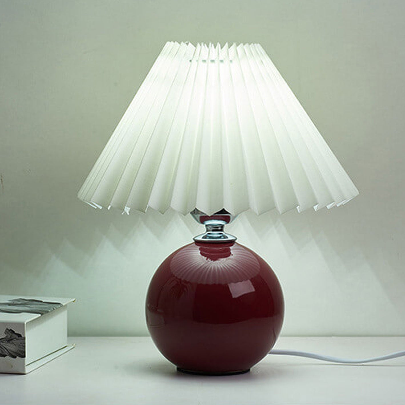 Skorter | Nordic minimalist 1-light table lamp made of ceramic with pleats
