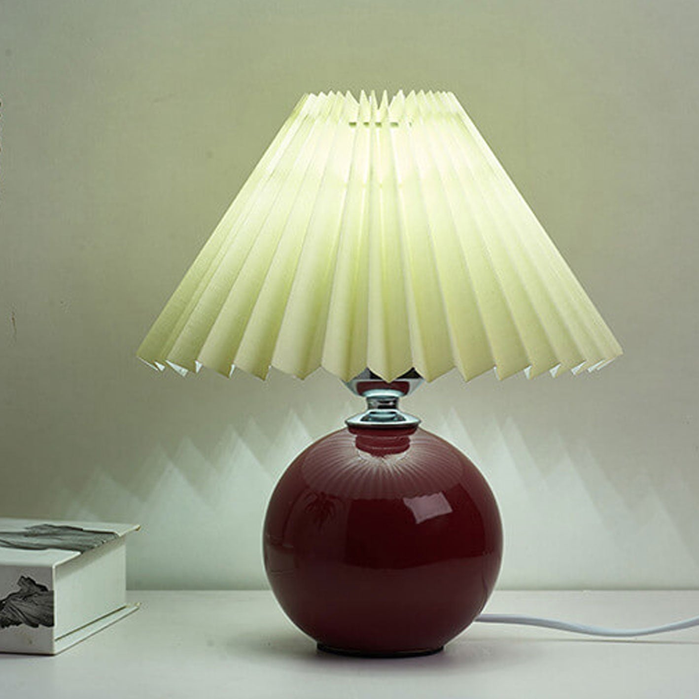 Skorter | Nordic minimalist 1-light table lamp made of ceramic with pleats