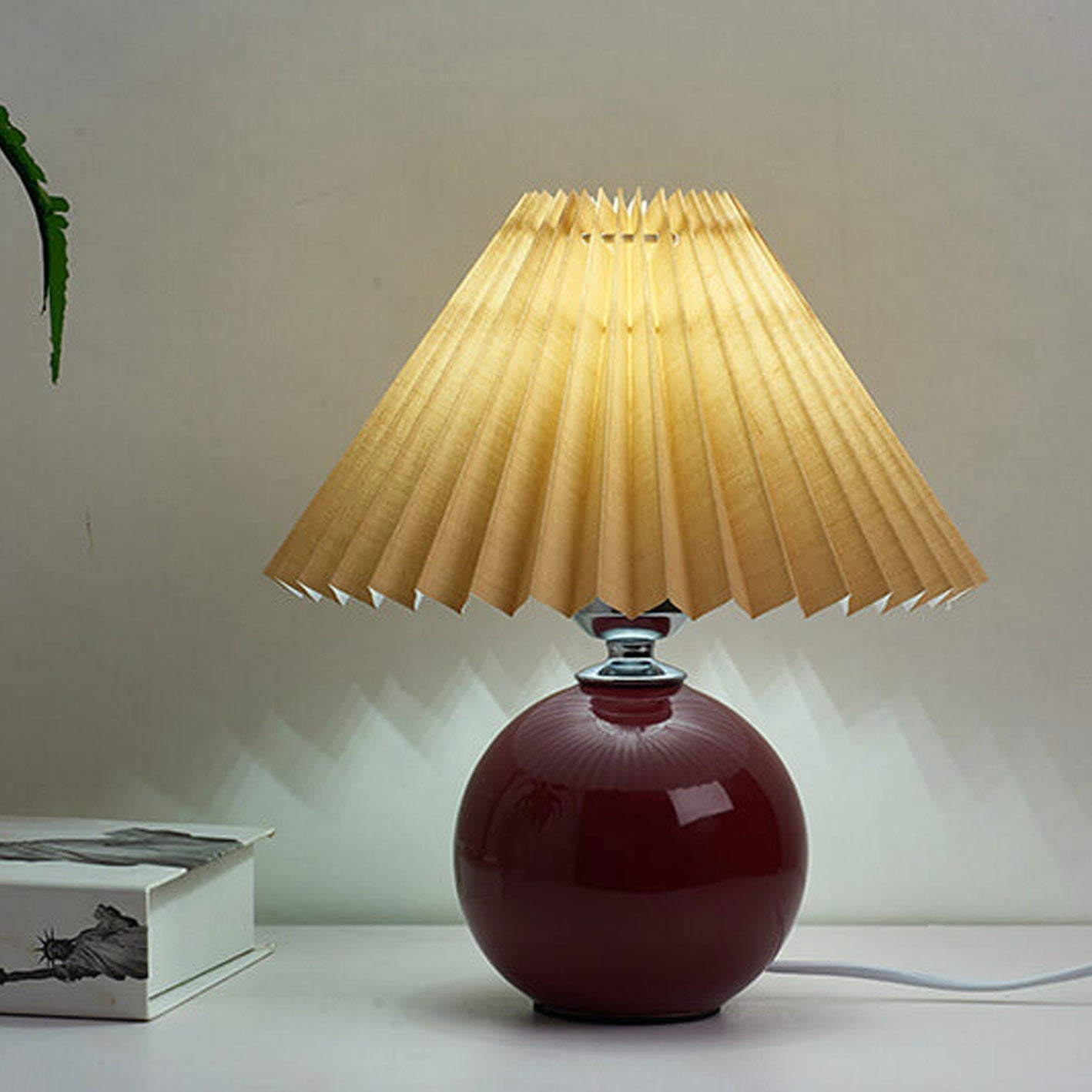 Skorter | Nordic minimalist 1-light table lamp made of ceramic with pleats