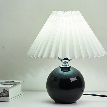 Skorter | Nordic minimalist 1-light table lamp made of ceramic with pleats