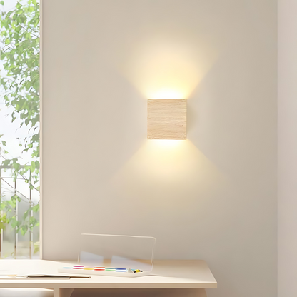 Skorter | NordiLume | Skandinavisk fyrkantig vägglampa i trä