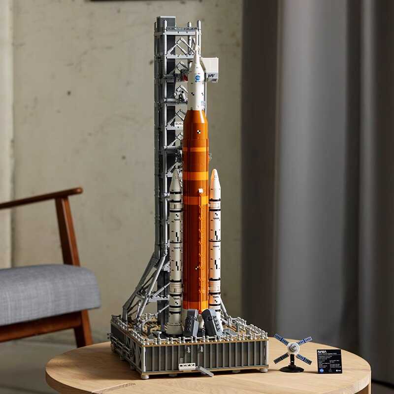 Skorter | Build, Explore & Display – The Ultimate NASA Artemis Space Launch System Model Kit