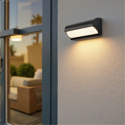Skorter | Modern Black Outdoor LED Wall Light – Weatherproof Warm Lighting for Garden, Patio & Entryways