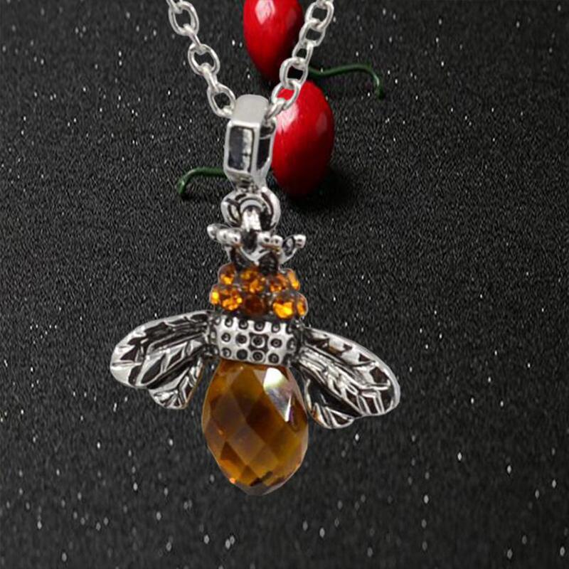 Skorter | "Dancing Bee" Necklace