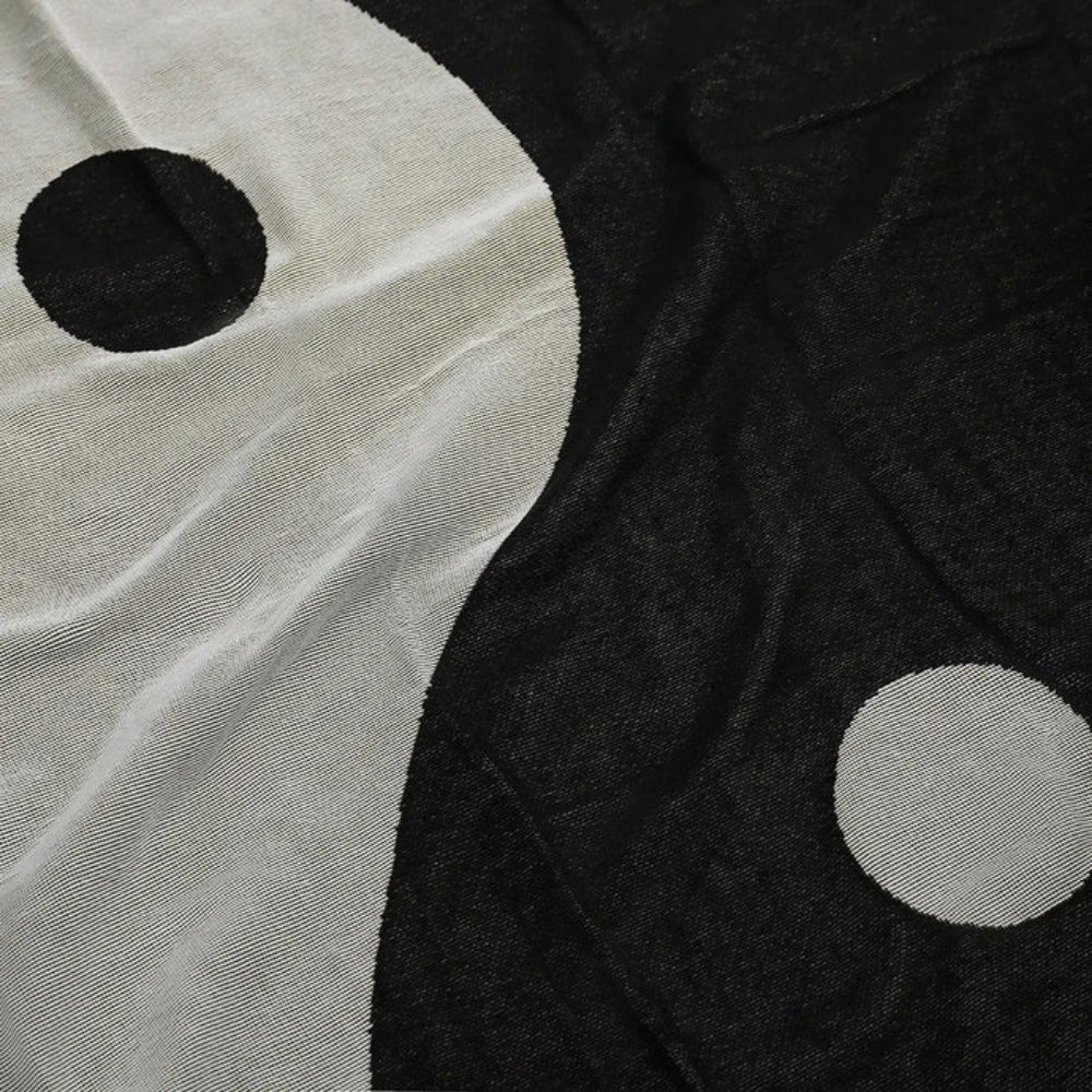 Skorter | Artistic Yin Yang Tapestry Throw Blanket