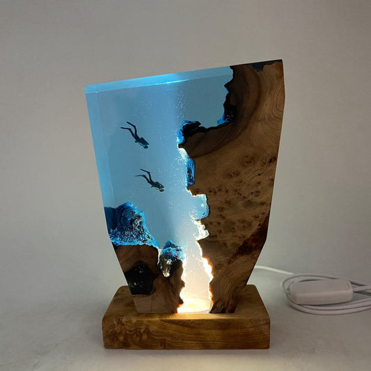 Skorter | Frendorf - Stylish Ocean Karst Diver Table Lamp for Your Home