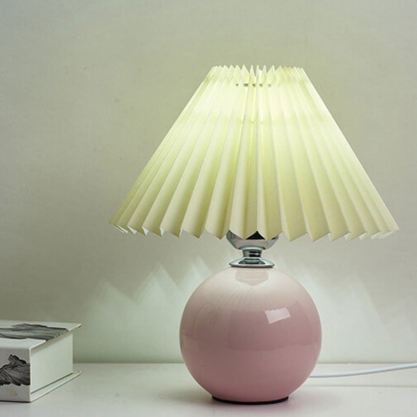 Skorter | Nordic minimalist 1-light table lamp made of ceramic with pleats