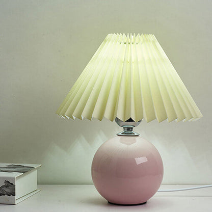 Skorter | Nordic minimalist 1-light table lamp made of ceramic with pleats