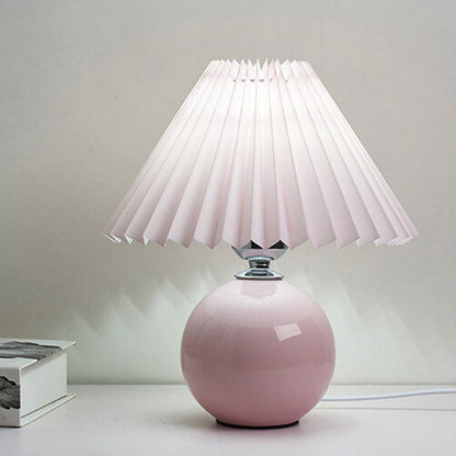 Skorter | Nordic minimalist 1-light table lamp made of ceramic with pleats