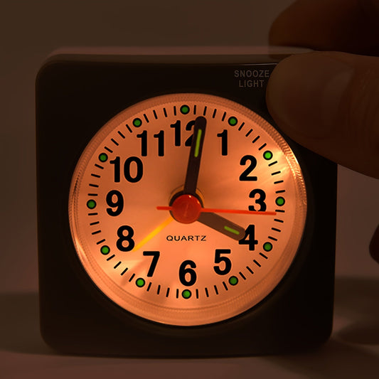 Skorter | TravelSquare - Kompakt reseväckarklocka med snooze och nattlampa