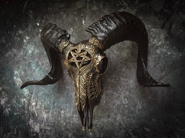 Skorter | Carved Ram Skull
