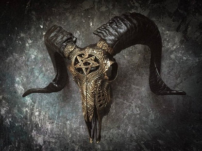 Skorter | Carved Ram Skull